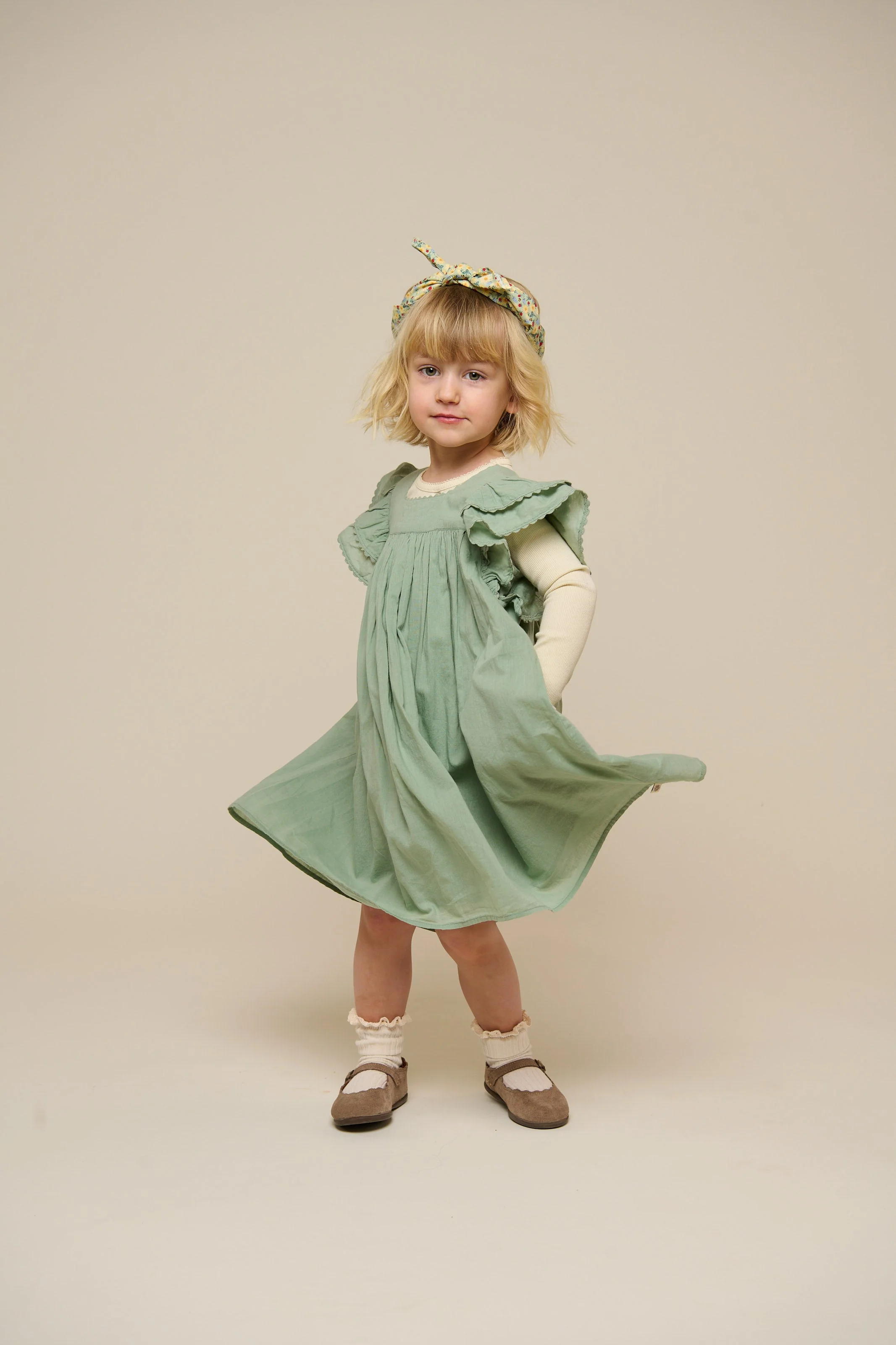 Baumwollkleid mit Zick Zack Rüsche - Kids - Dusty Green | 101035 Alma - Image 2