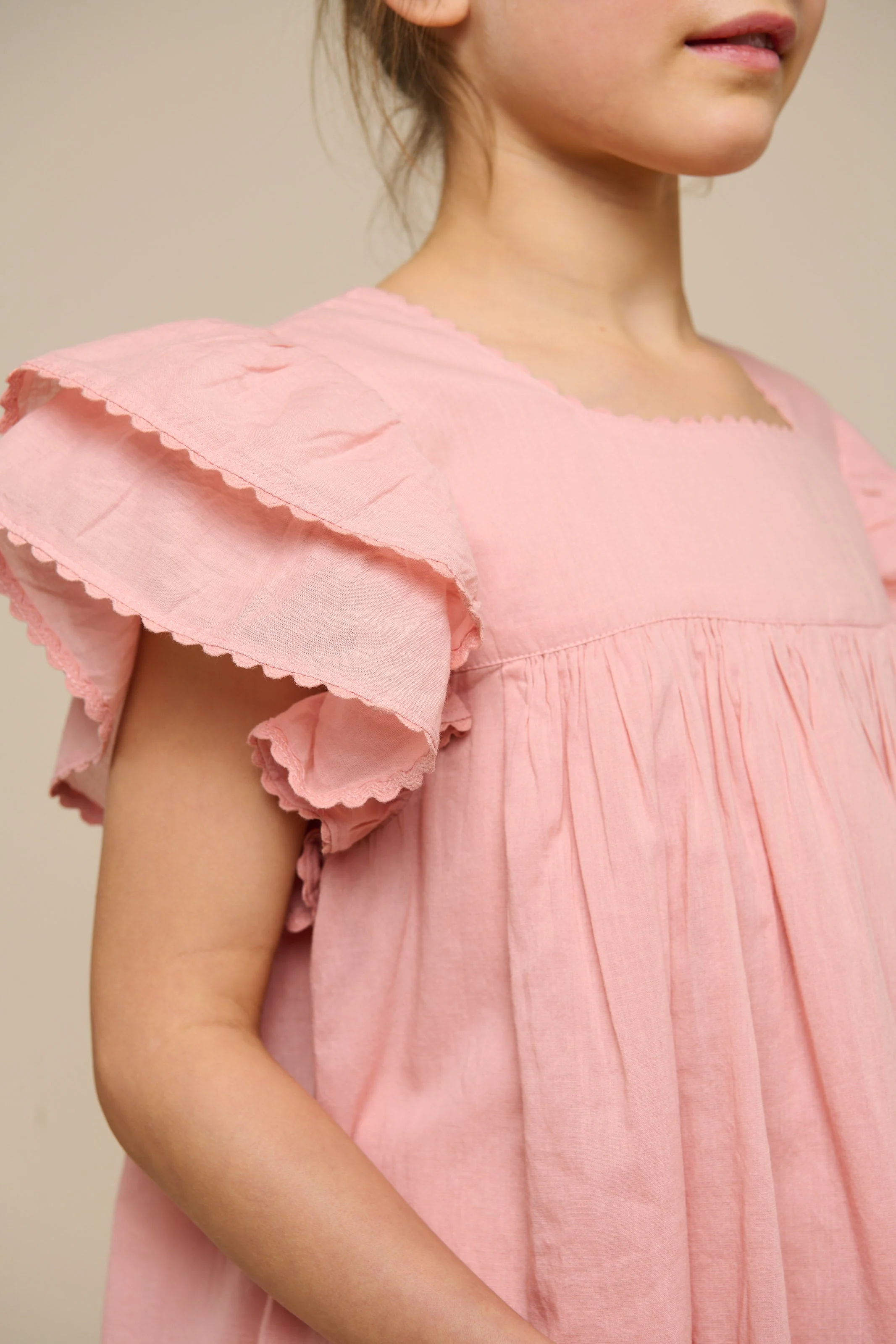 Baumwollkleid mit Zick Zack Rüsche - Tween - Rose Tan | 101065 Alma - Image 4