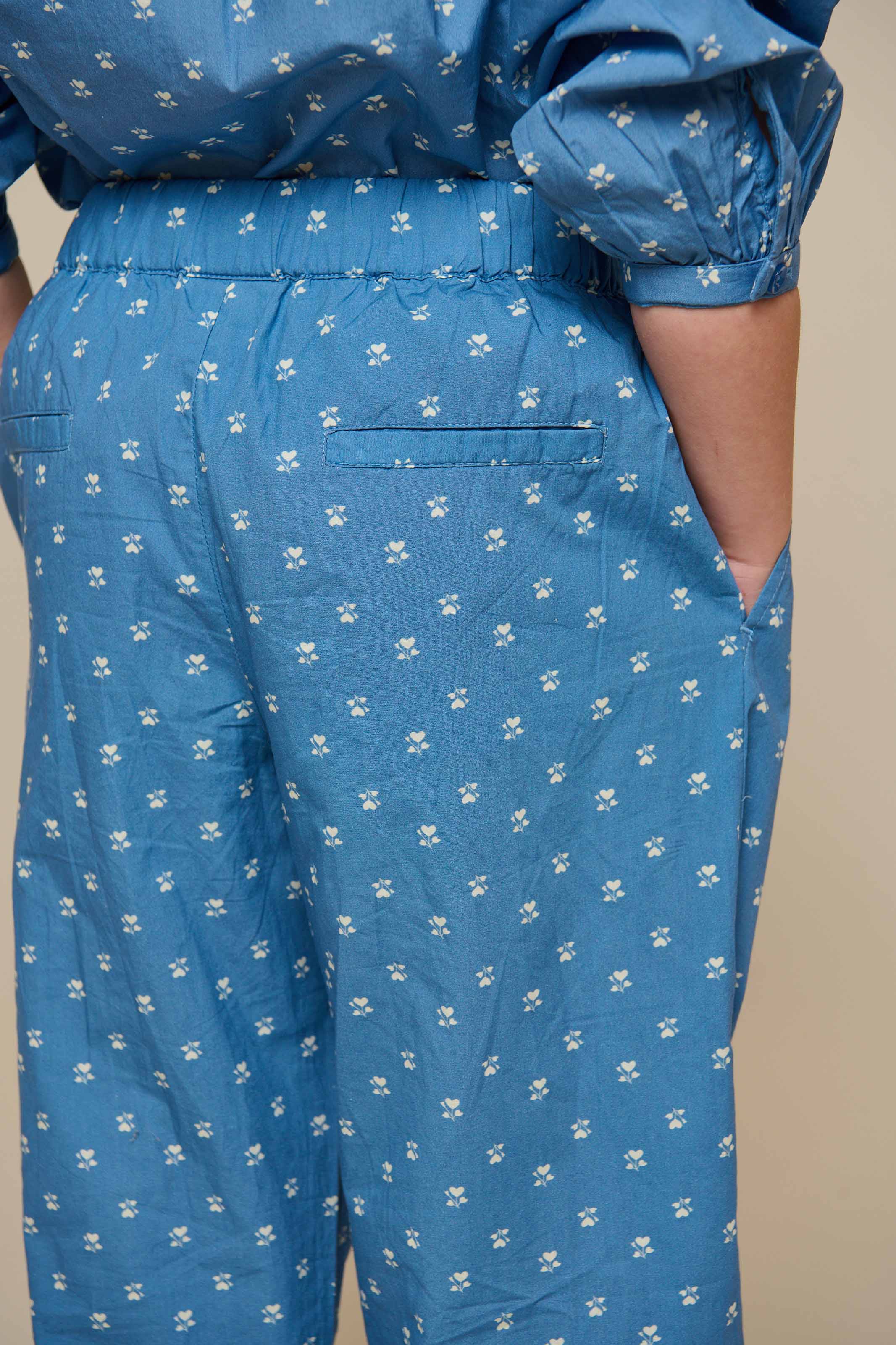 Bedruckte Poplin-Hose - Tween - Dusty Blue | 101089 Camilla - Image 6