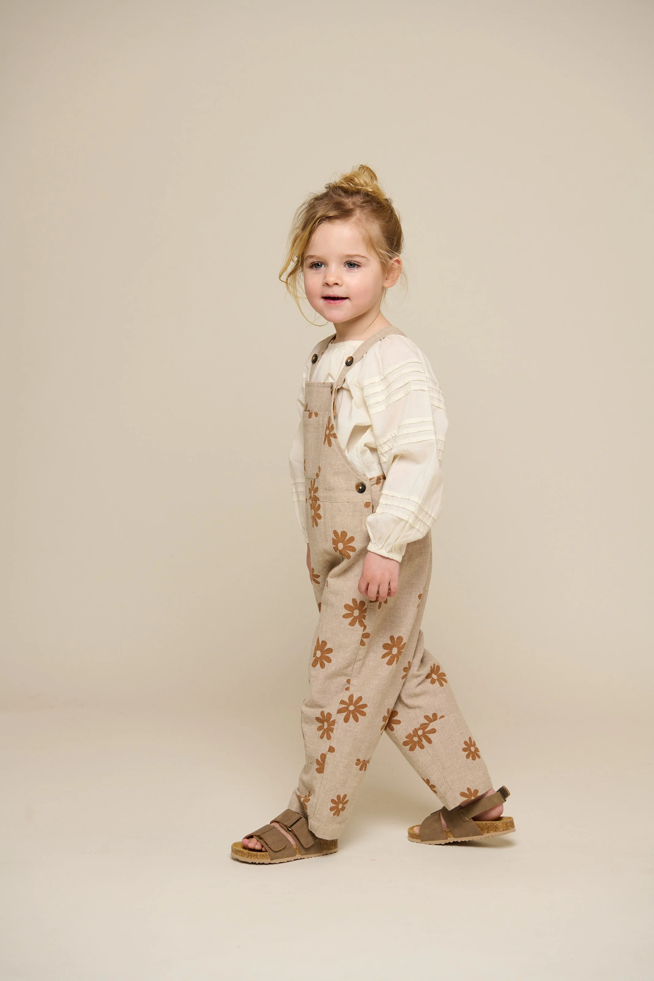 Bedruckter Baumwolloverall - Kids - Sand | 101210 Molly - Image 2