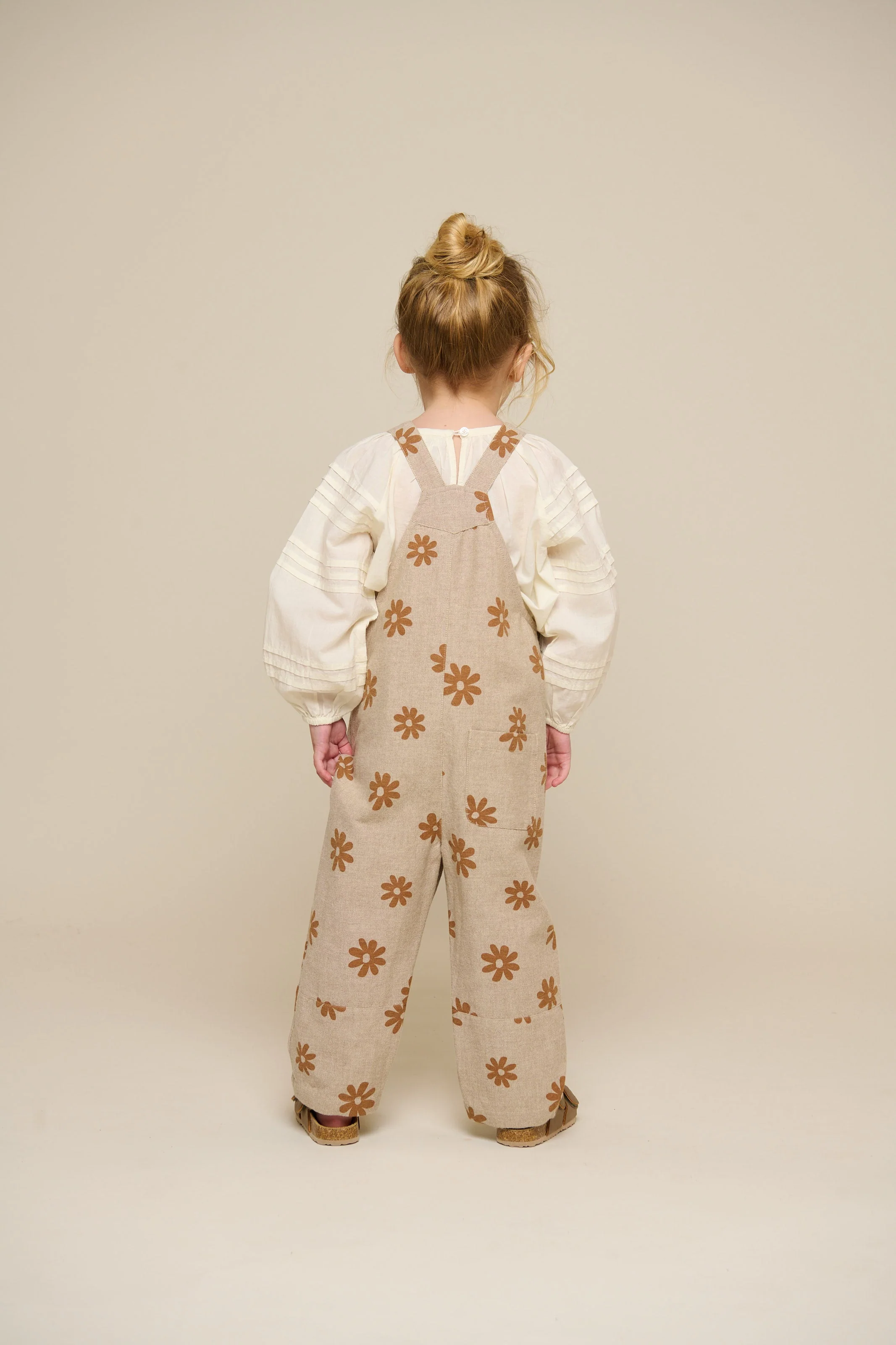 Bedruckter Baumwolloverall - Kids - Sand | 101210 Molly - Image 5