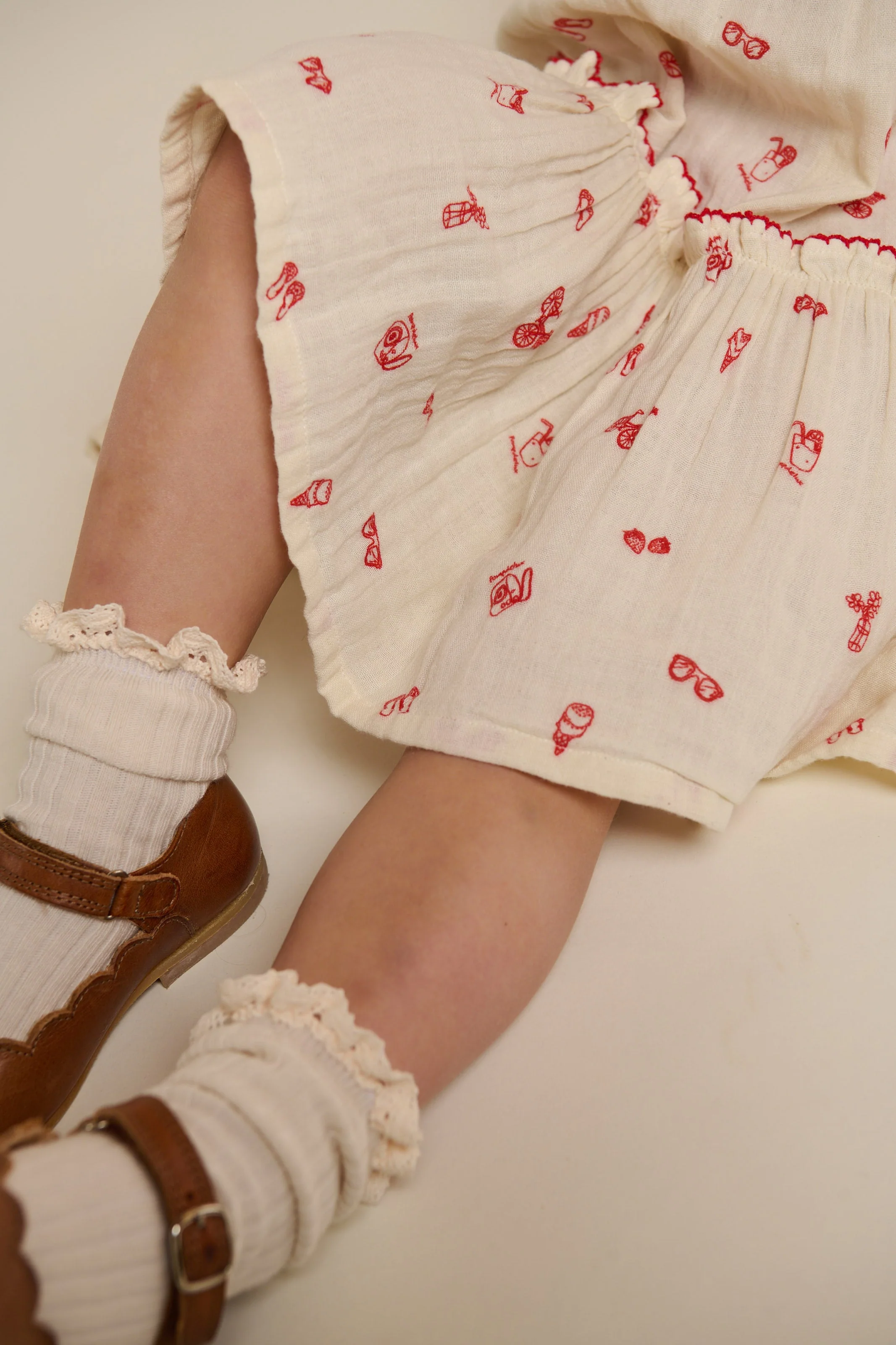 Bedrucktes Gaze-Kleid mit Kragen - Kids - Offwhite/Cherry Red | 100975 Fiona - Image 8