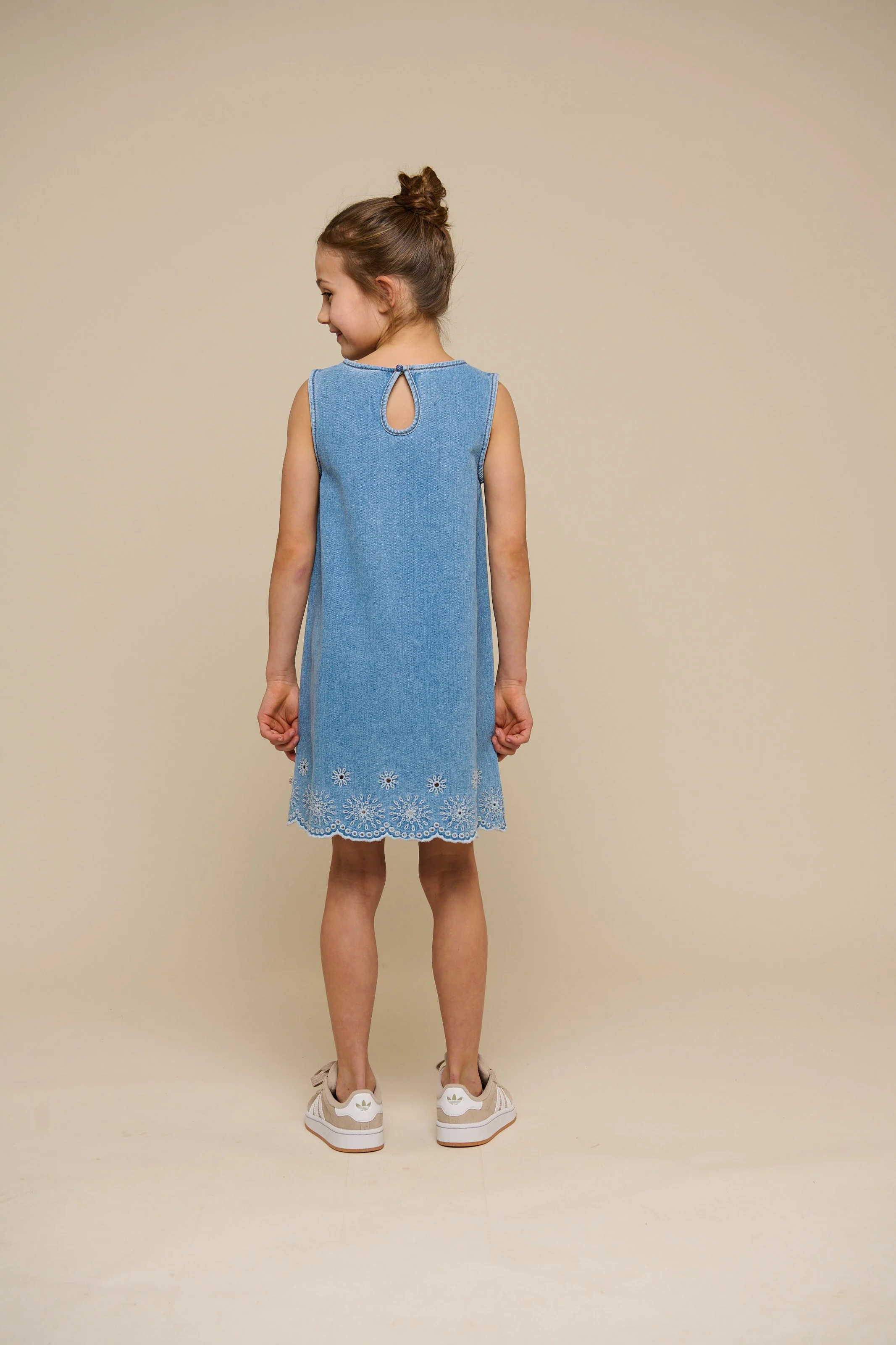 Besticktes Denim-Minikleid - Tween - Light Blue Denim | 101019 Vera - Image 5