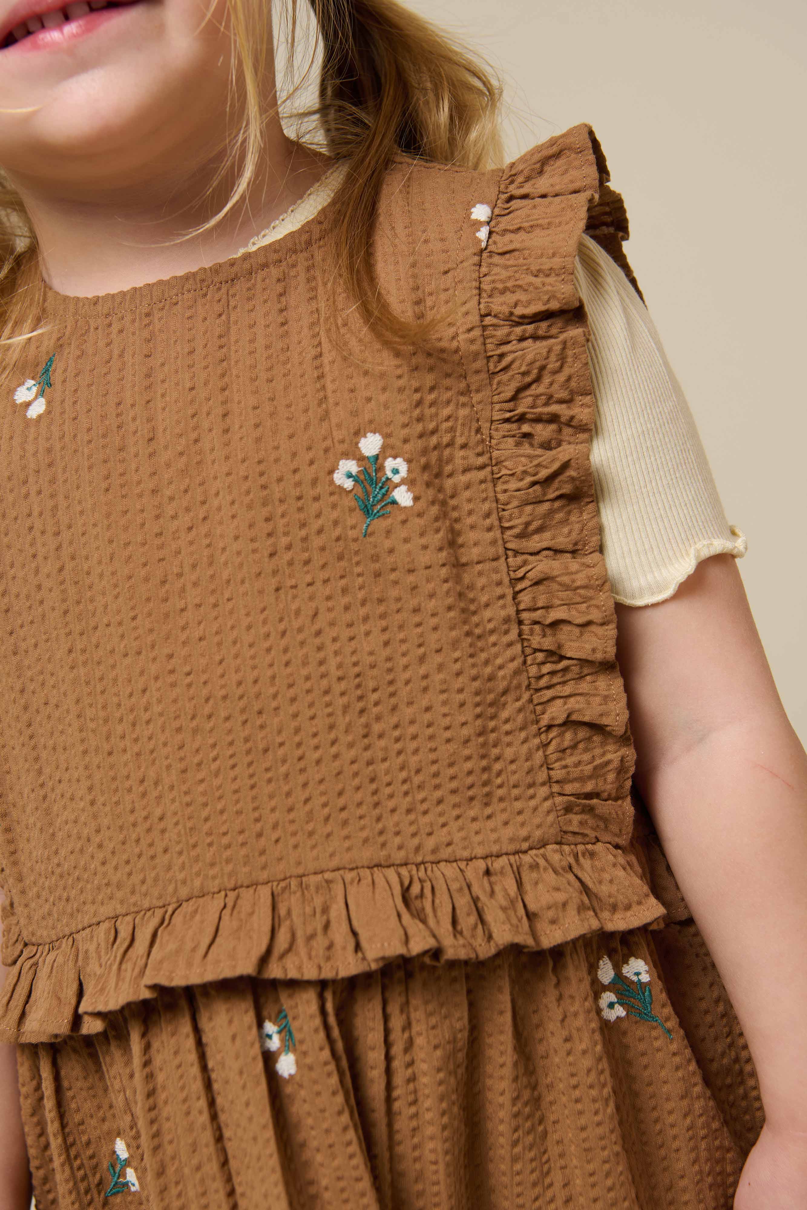 Besticktes Seersucker-Kleid - Kids - Coconut | 100978 Nora - Image 4