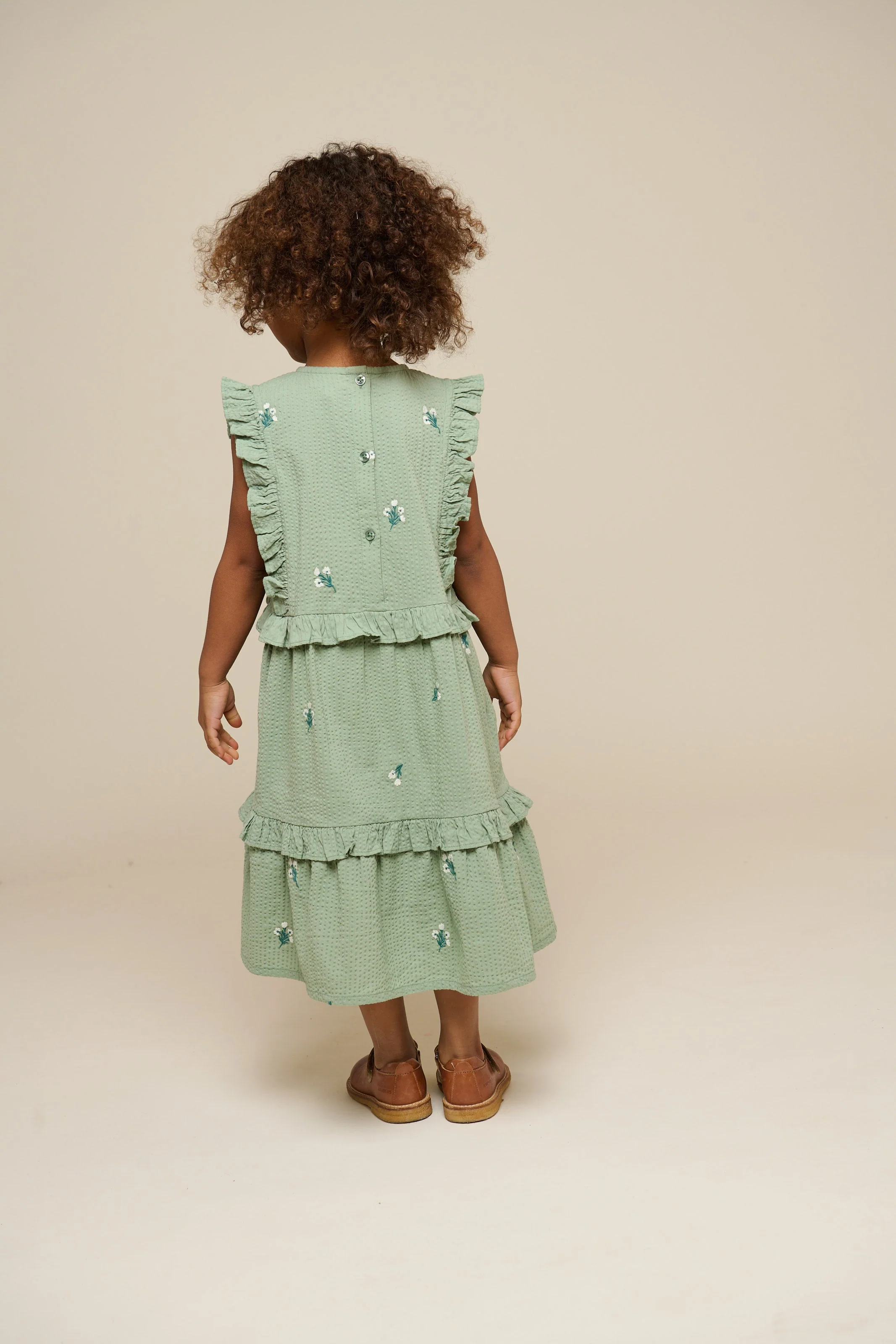Besticktes Seersucker-Kleid - Kids - Dusty Green | 100976 Nora - Image 4