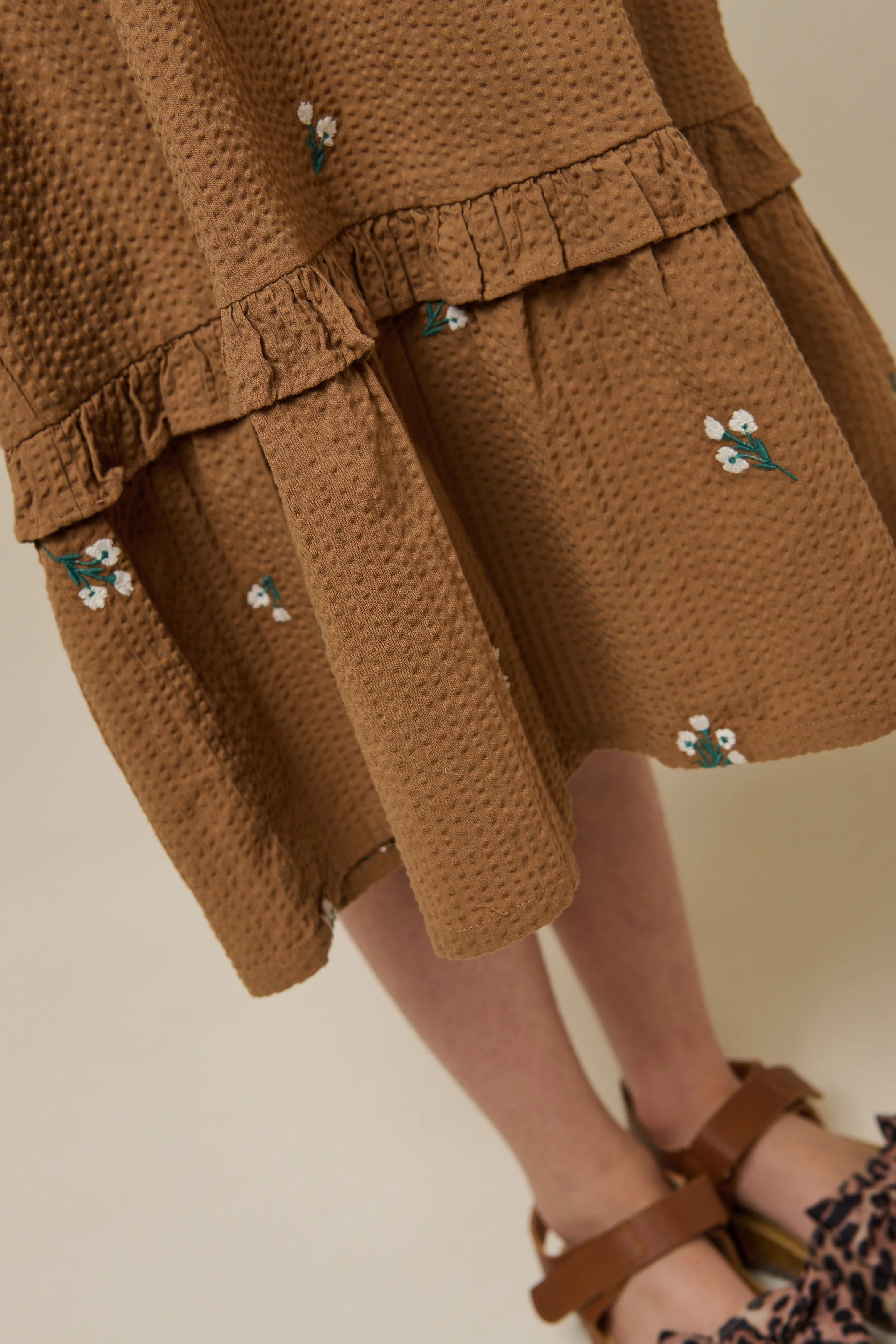 Besticktes Seersucker-Kleid - Tween - Coconut | 100979 Nora - Image 5