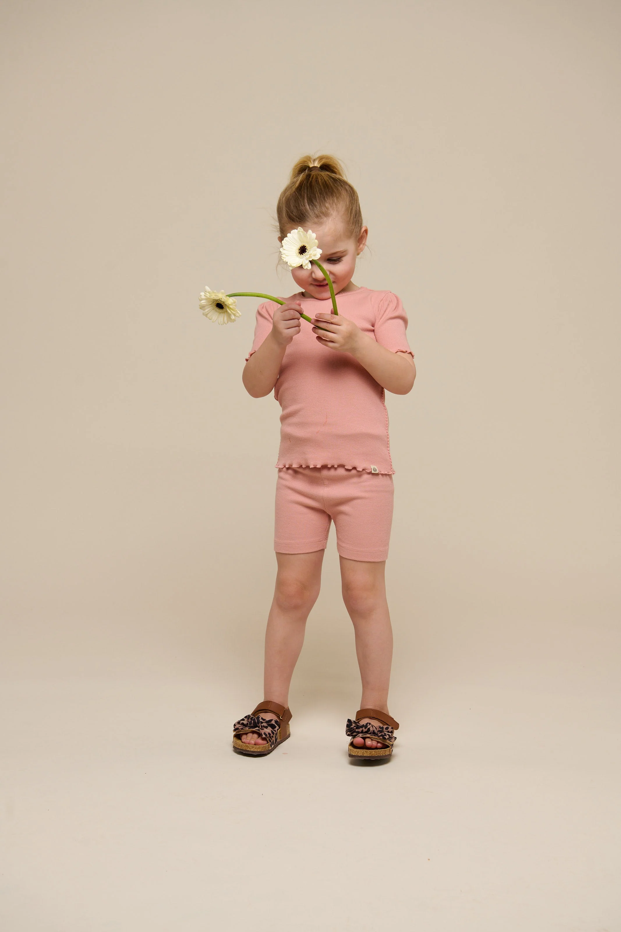 Kurze Shorts aus Modalripp - Kids - Rose Tan | 101314 Lottie - Image 2