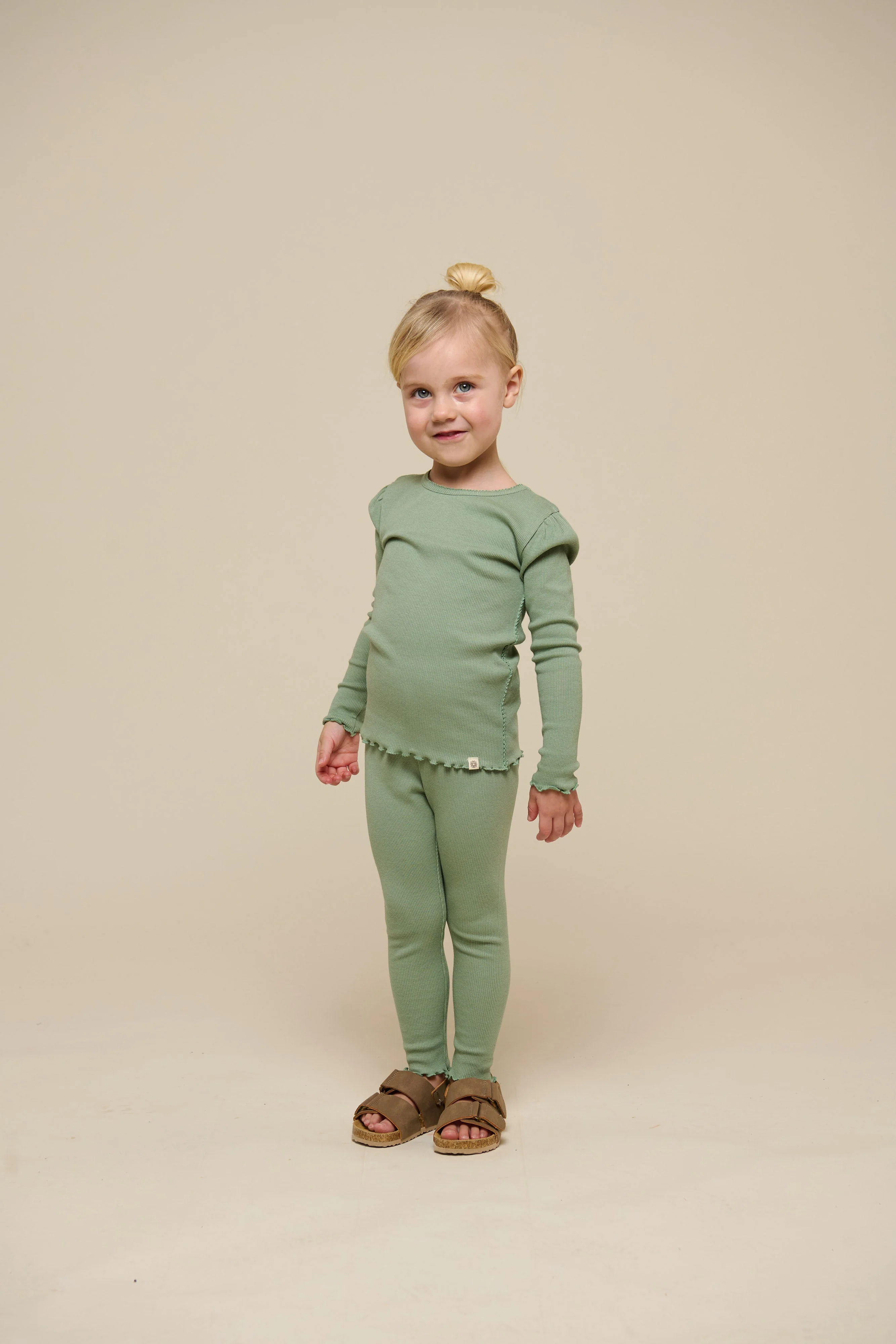 LangÀrmeliges T-Shirt aus Modalripp - Kids - Dusty Green | 101310 Lottie - Image 2
