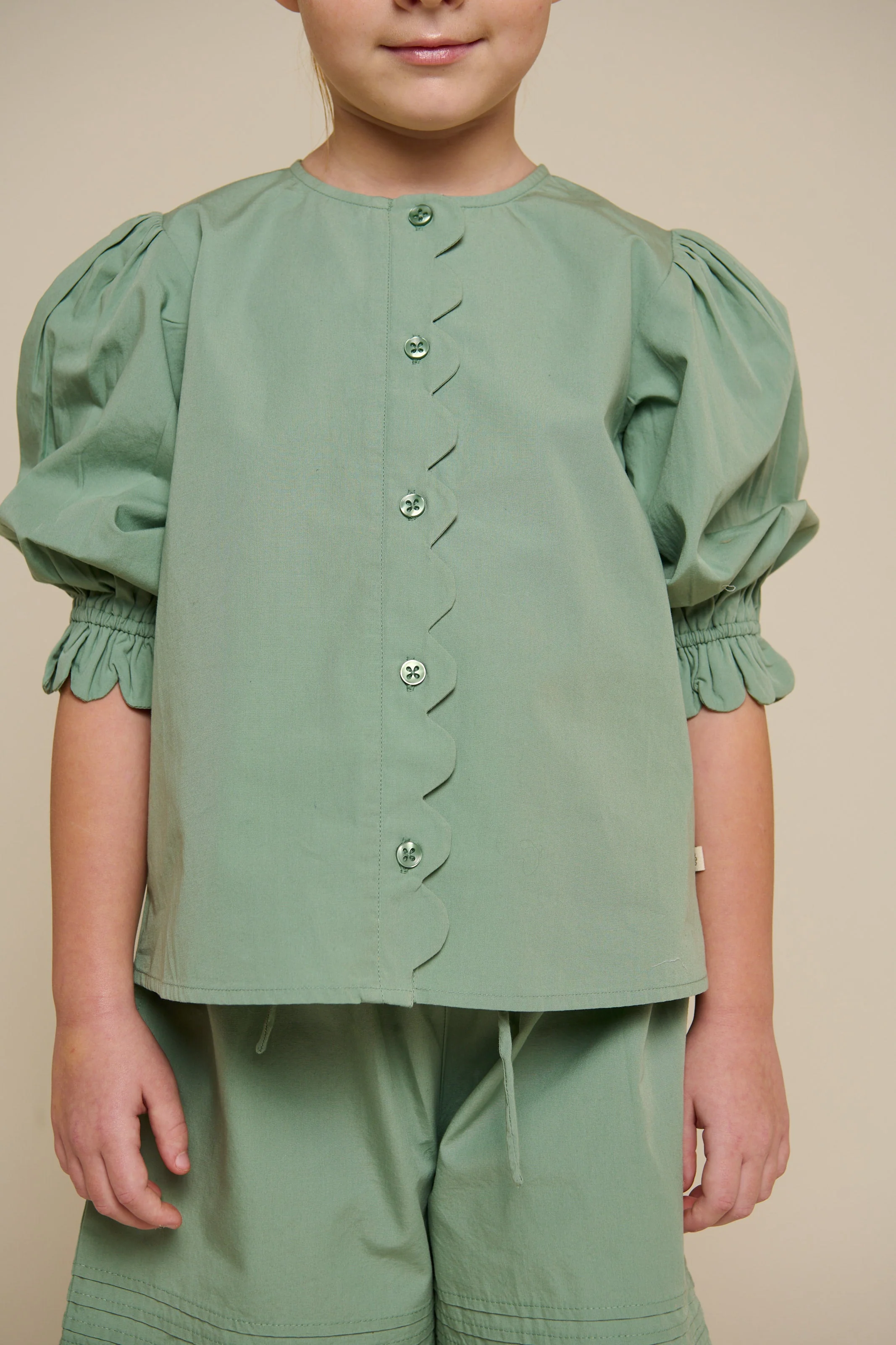 Popelinebluse mit Muschelkante - Tween - Dusty Green | 101078 Joy - Image 4