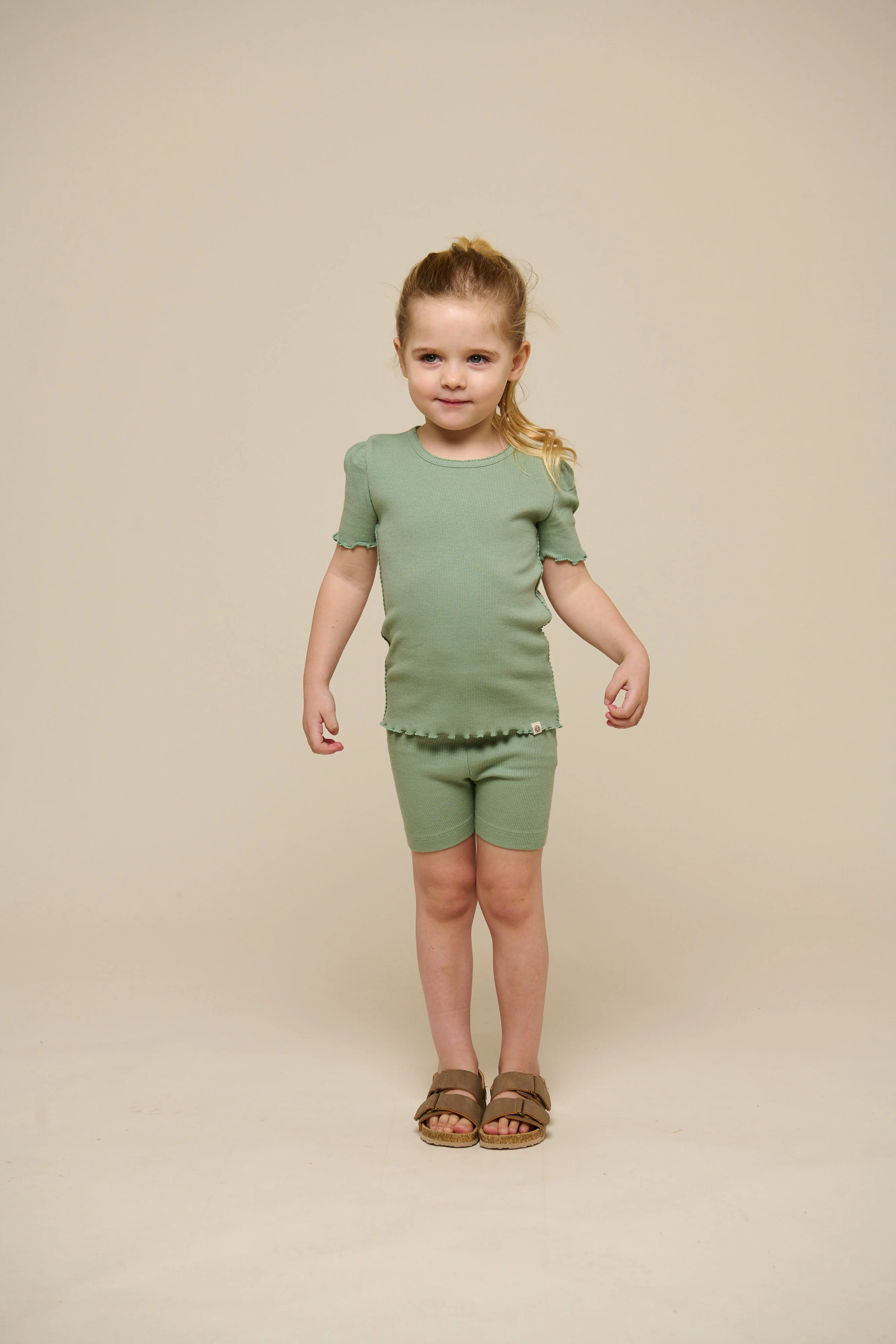 T-Shirt aus Modalripp - Kids - Dusty Green | 101302 Lottie - Image 2