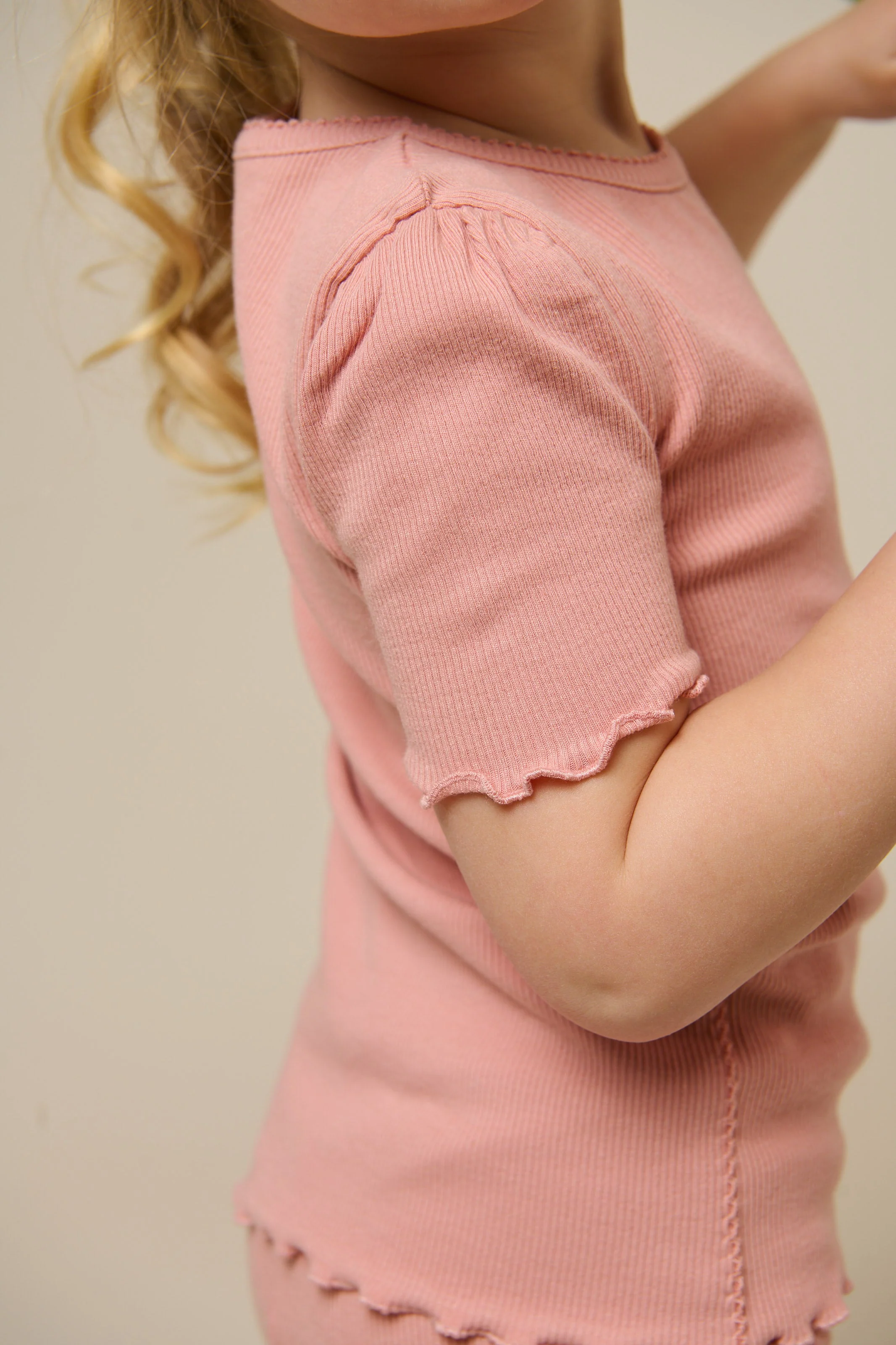 T-Shirt aus Modalripp - Kids - Rose Tan | 101298 Lottie - Image 5