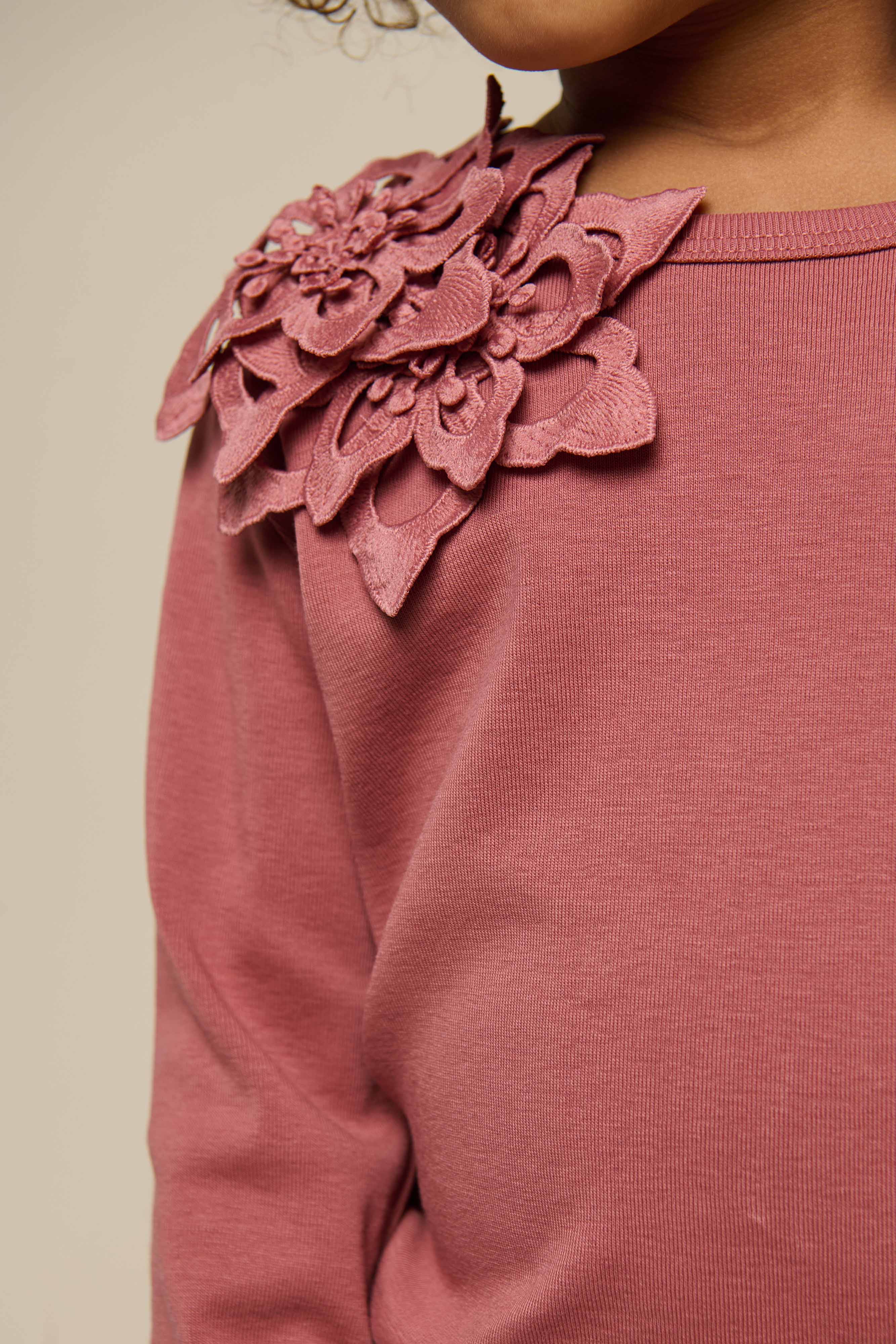 T-Shirt mit Blumenapplikation - Kids - Old Rose | 101233 Sarah - Image 5