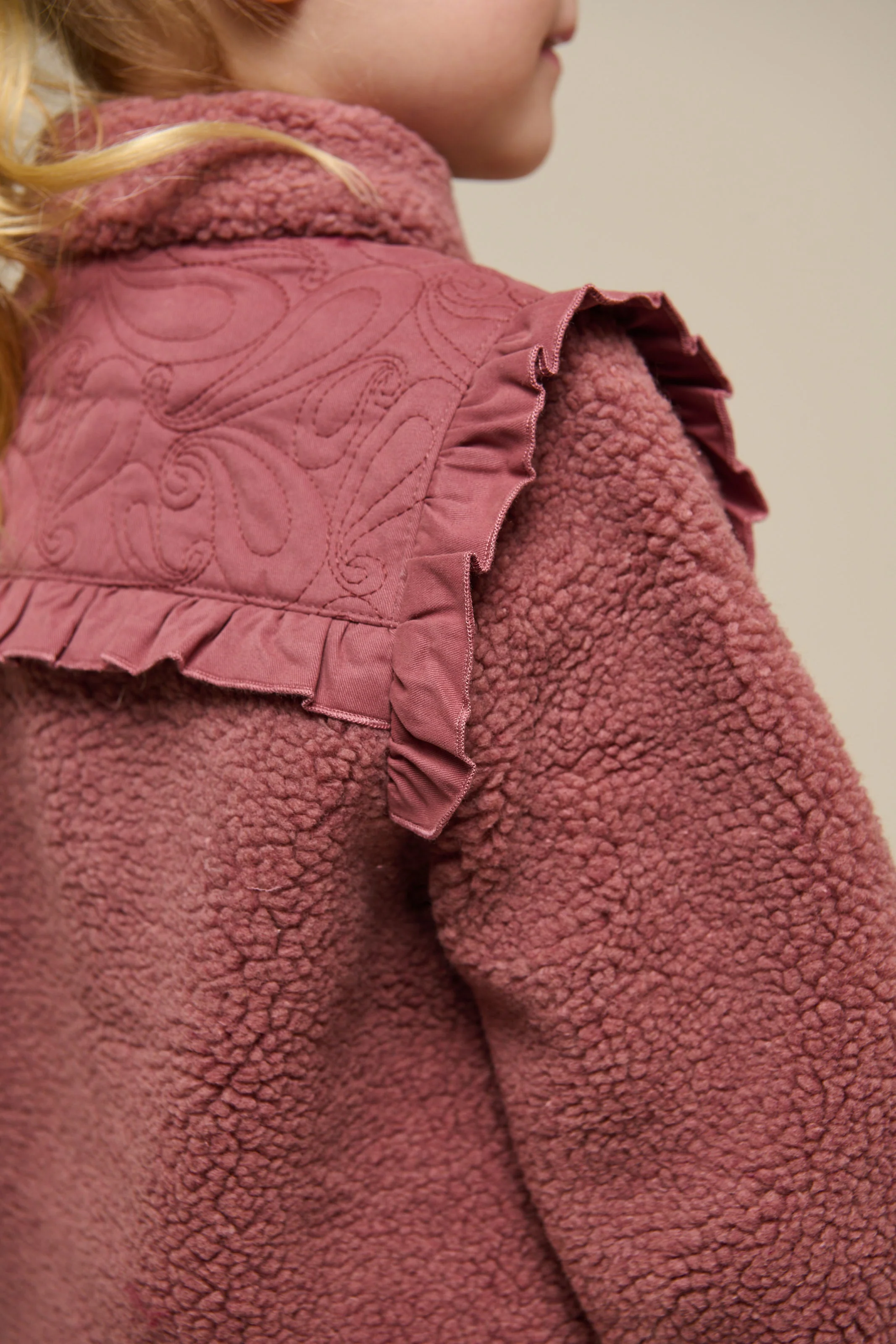Teddyjacke mit Reißverschluss und Rüschen - Kids - Old Rose | 100636 Madison - Image 4