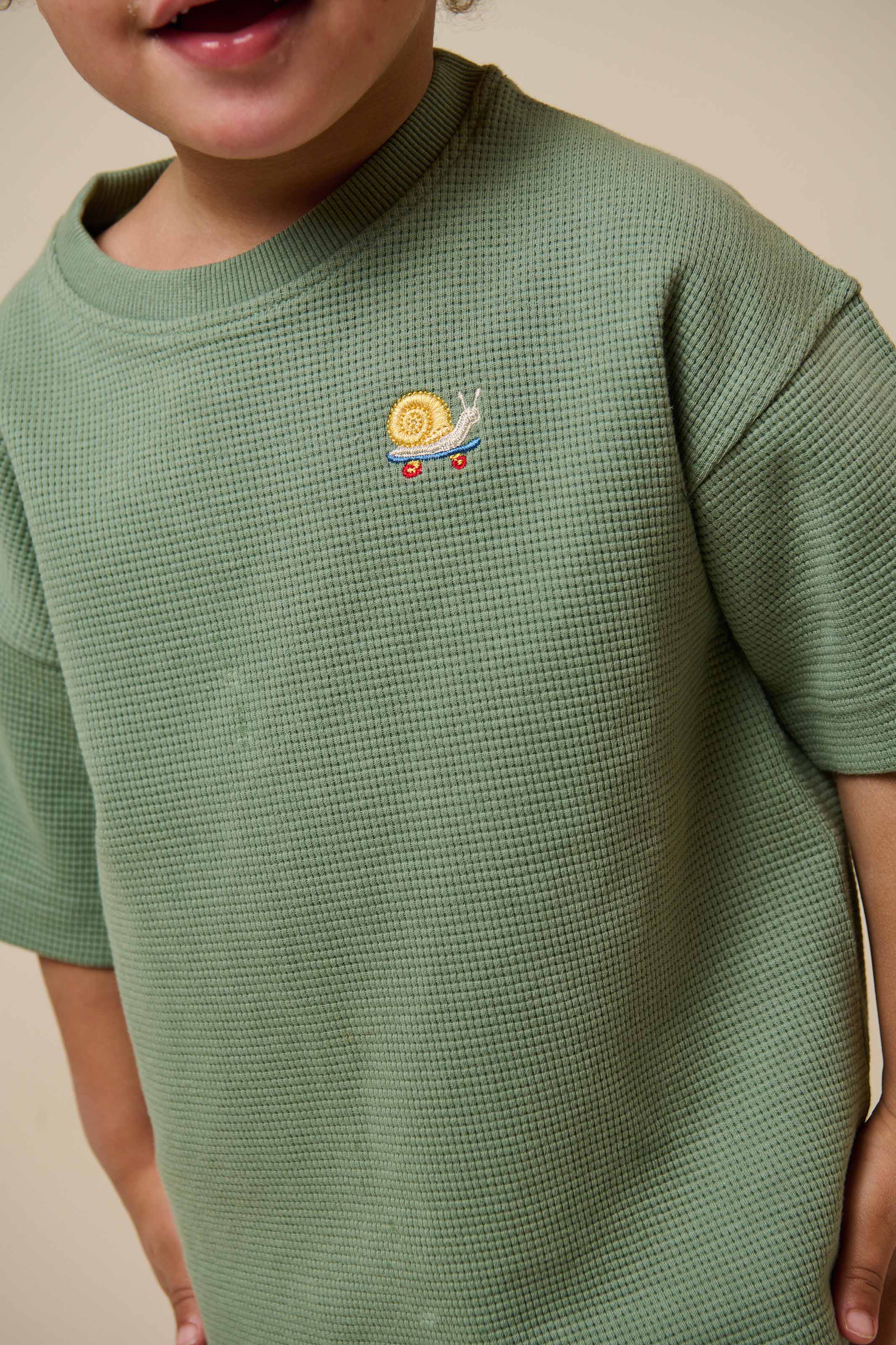 Waffel T-Shirt - Kids - Dusty Green | 101155 Evan - Image 4